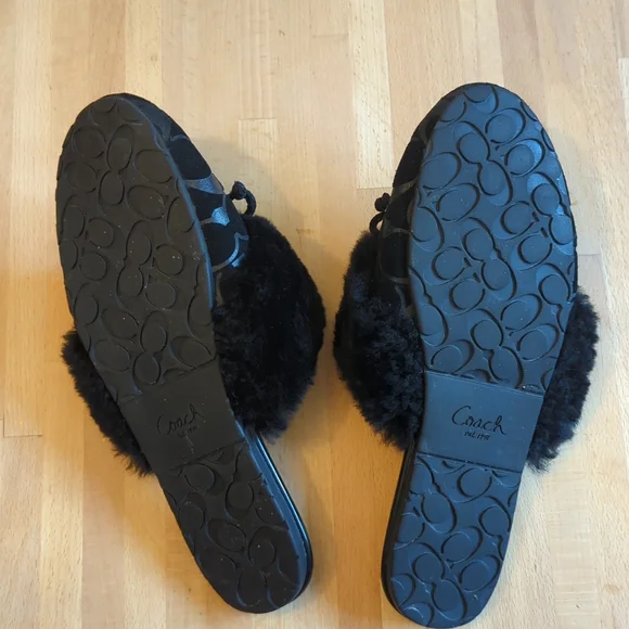 Coach Designer Carra Black Faux Fur Slip-On Slipper Shoes W/ Logo Charm Luxe - Picture 3 of 8